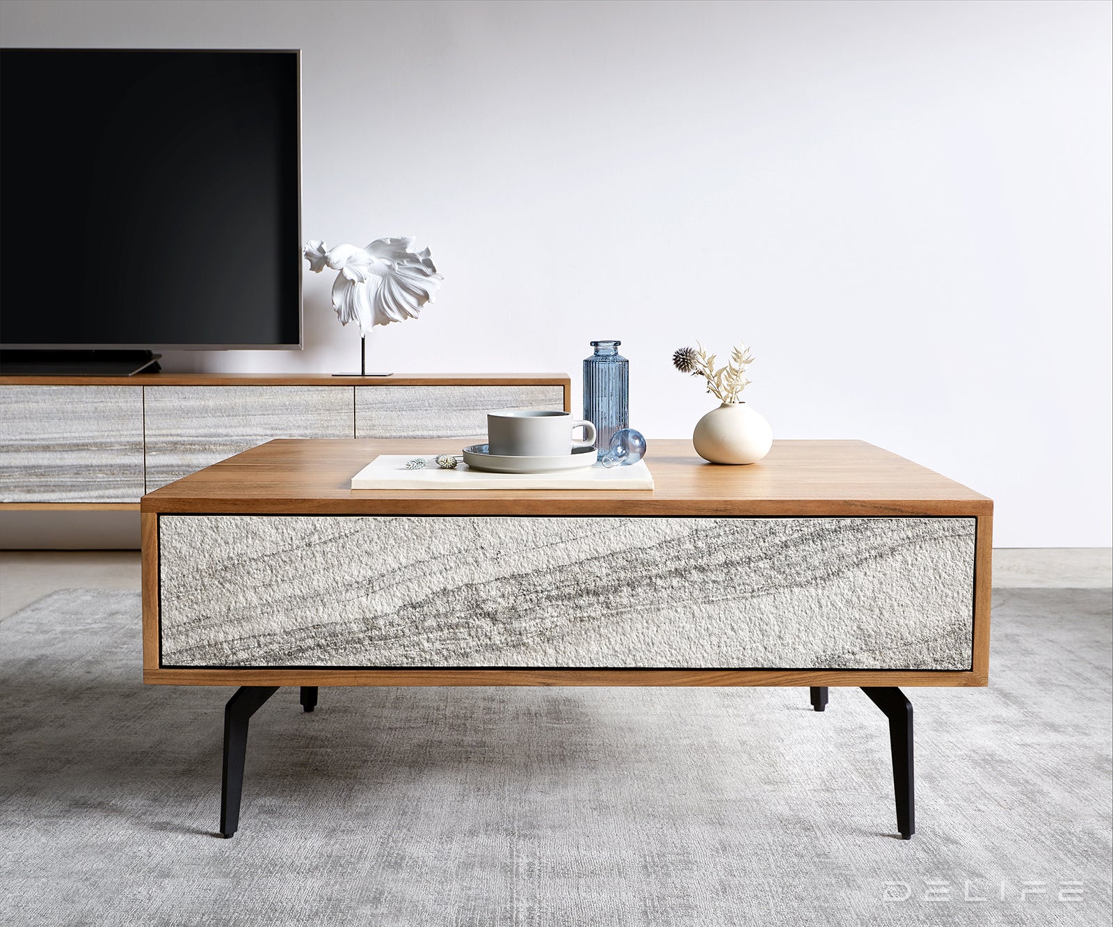 Klubska mizica Kleo, Material: Akacija