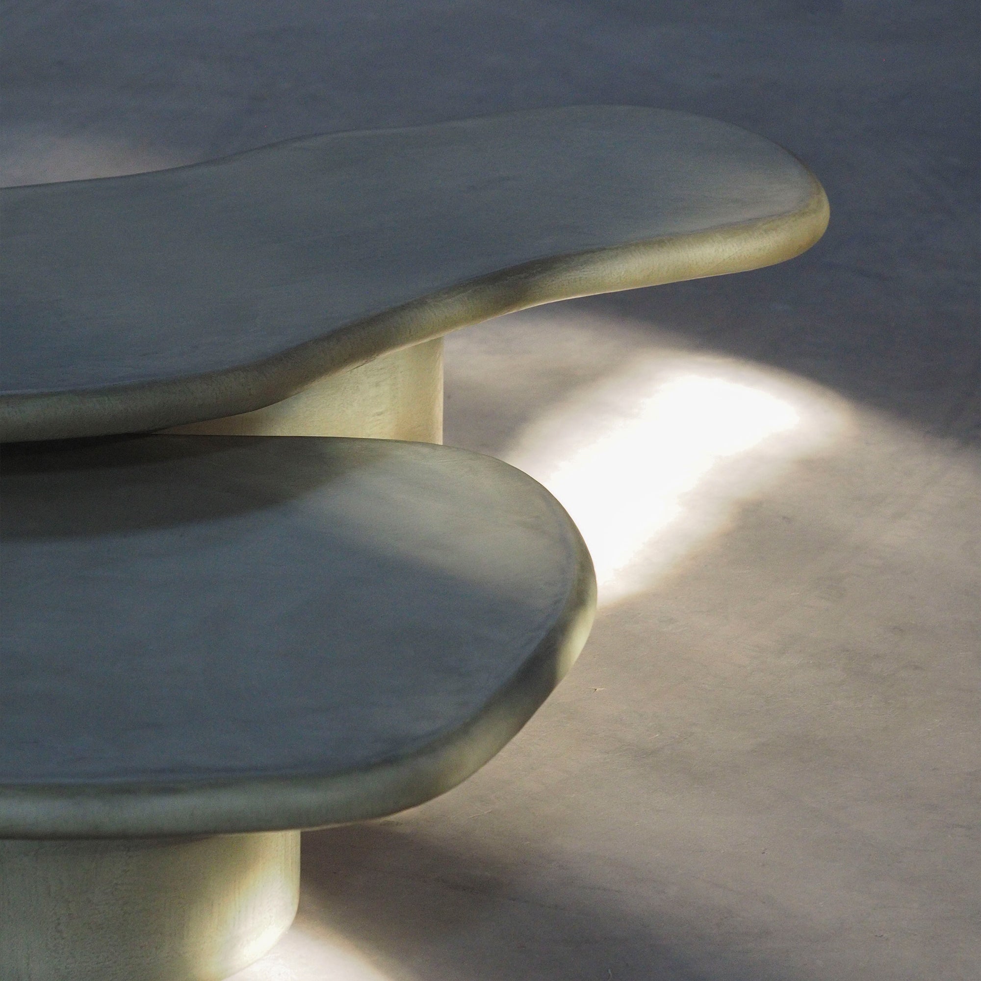 Laini klubska mizica