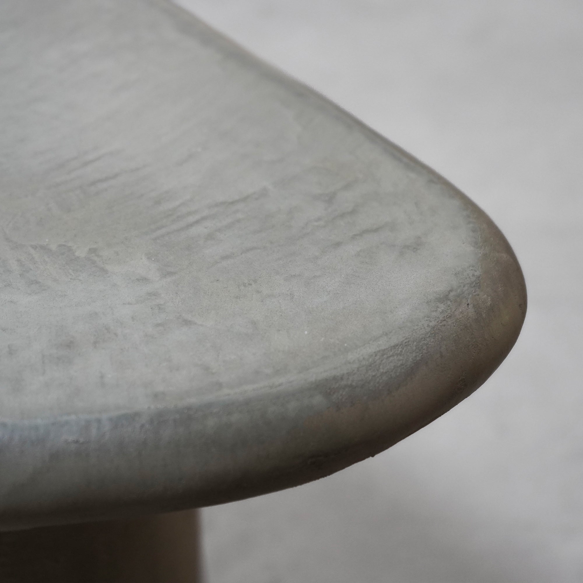 Laini klubska mizica